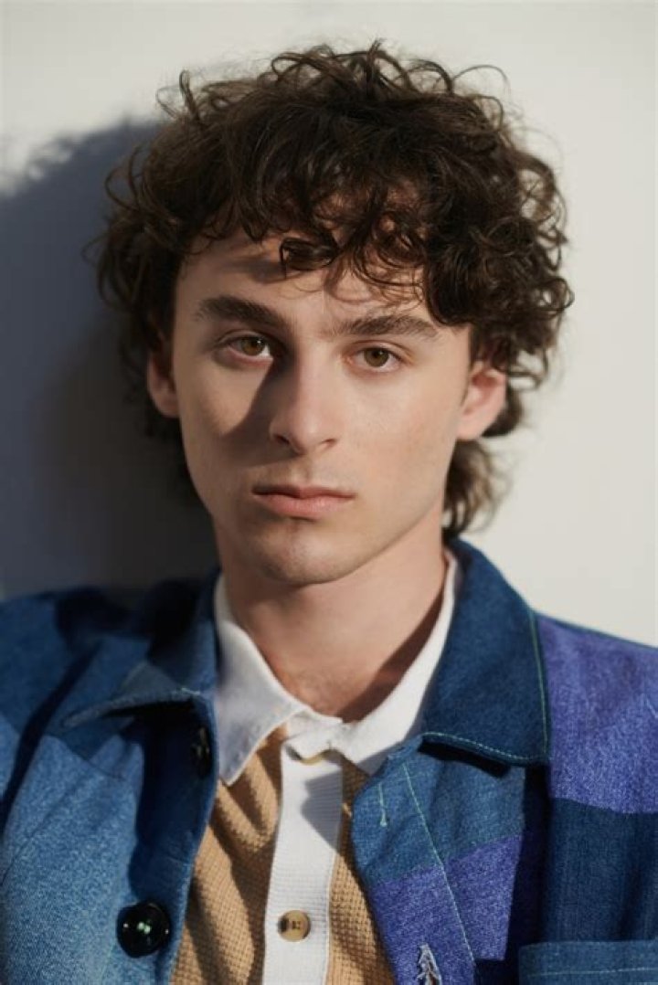 Wyatt Oleff- Age, Girlfriend, Height, Net Worth, Nationality