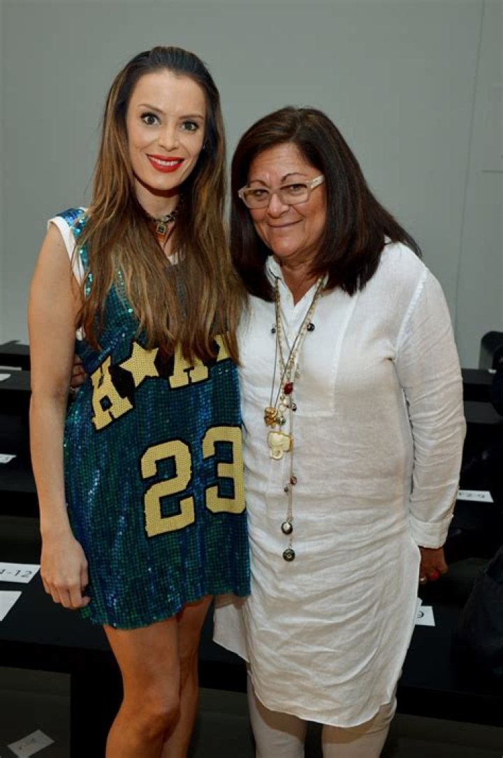 
Yoanna House- Age, Height, Husband, Net Worth, Ethnicity	