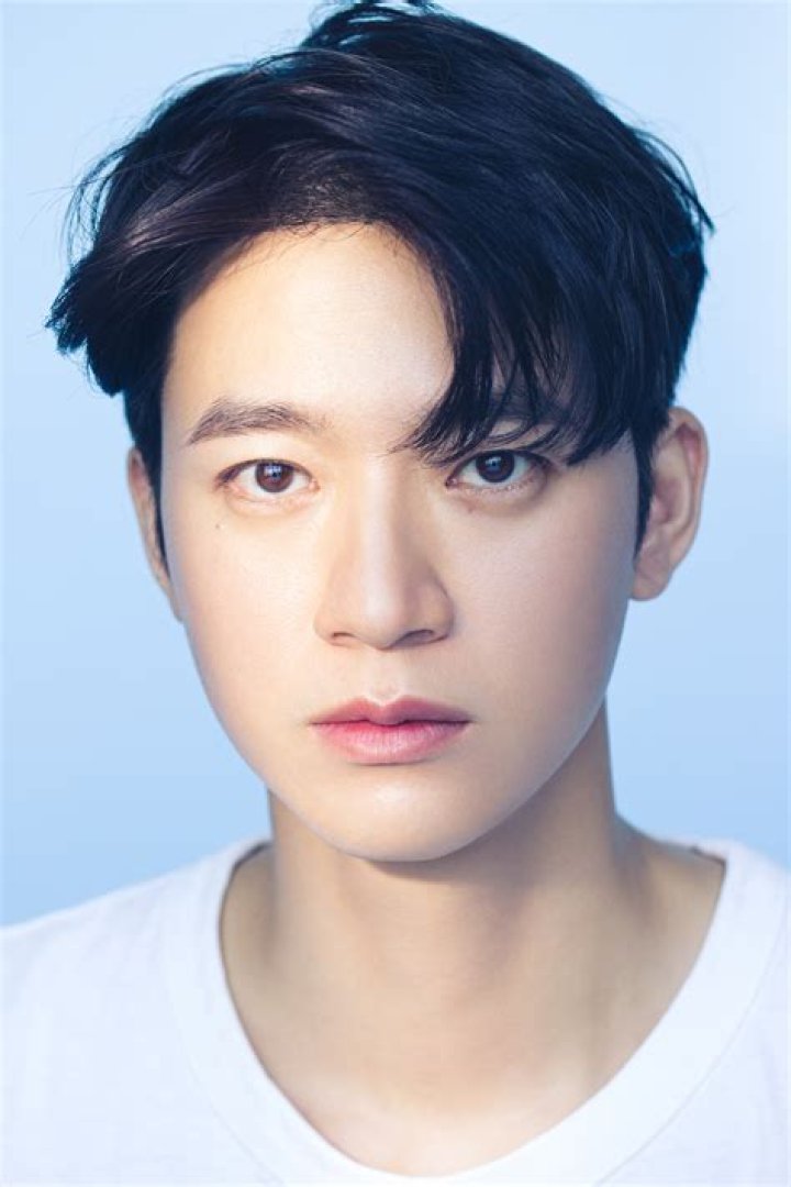 Yoo Min-kyu Bio, Age, Height, Net Worth, Girlfriend, Dating