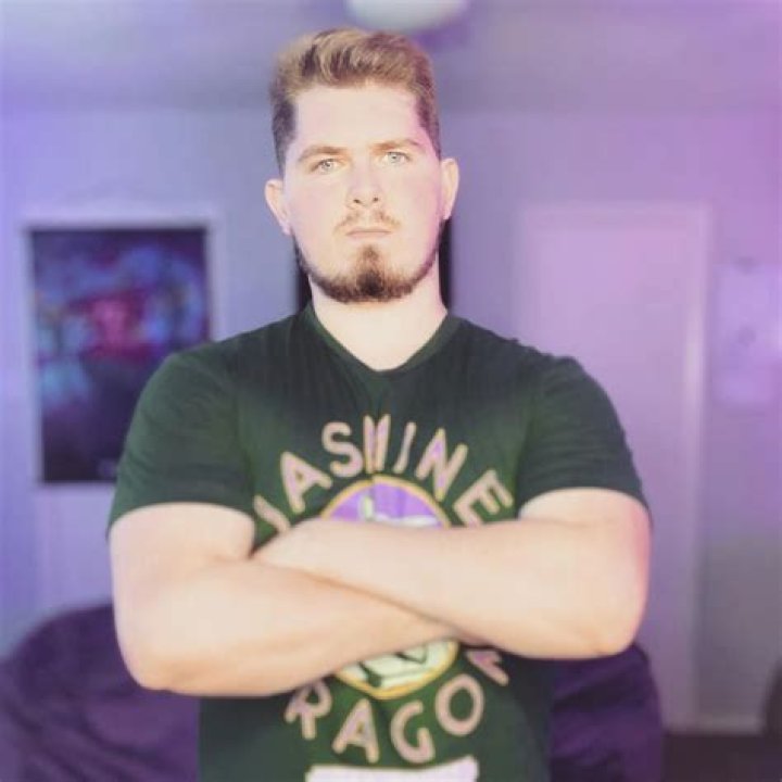 Your Narrator- Wiki, Biography, Age, Height, Net Worth, Girlfriend