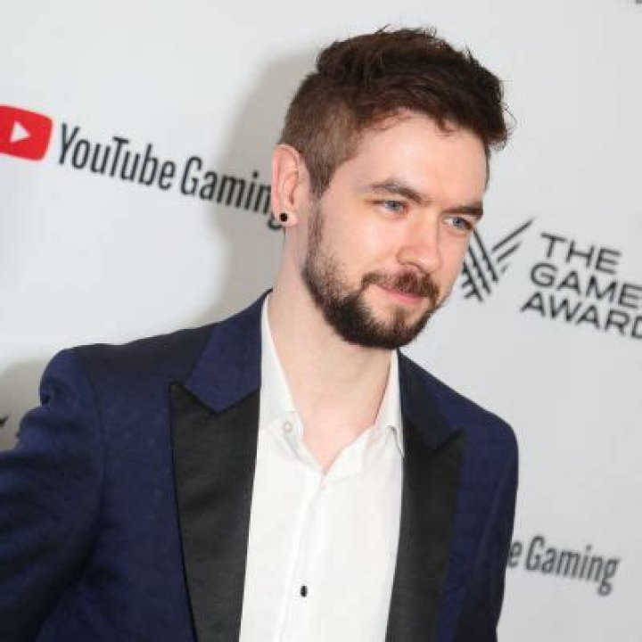 YouTuber Jacksepticeye Seems Stylish With His Man Bun Hairstyle