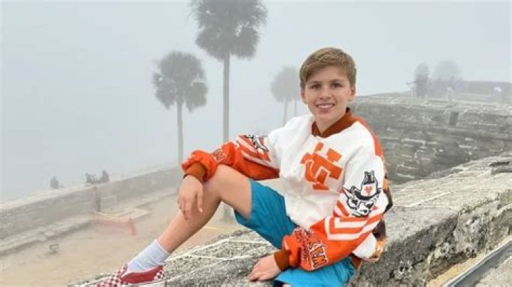 Zac FamilyFunPack- Net Worth, Bio, Age, Girlfriend, Height, Nationality, Career