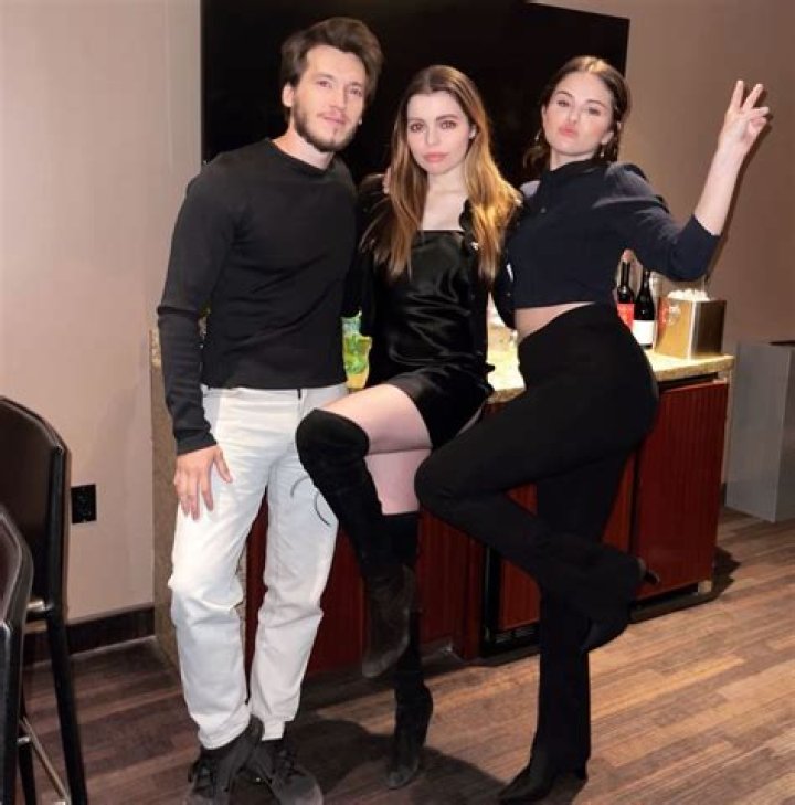 
Zen Matoshi- Wiki, Age, Ethnicity, Height, Weight, Girlfriend, Career	