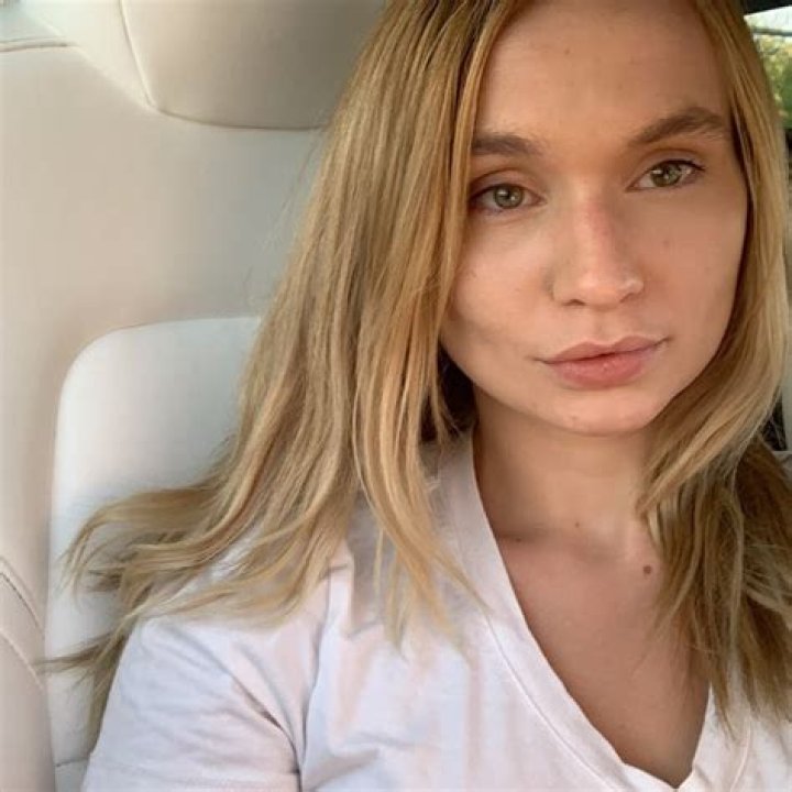 Zoie Burgher- Age, Boyfriend, Height, Net Worth, Career, Nationality